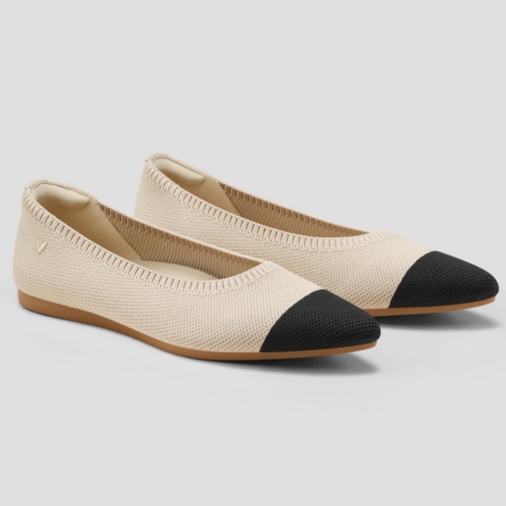 Pointed-Toe Ballet Flats (Aria 5°)